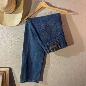 90s Wrangler Straight-Leg Jeans 36 × 29 – Medium Wash, Pre-Owned Good Condition